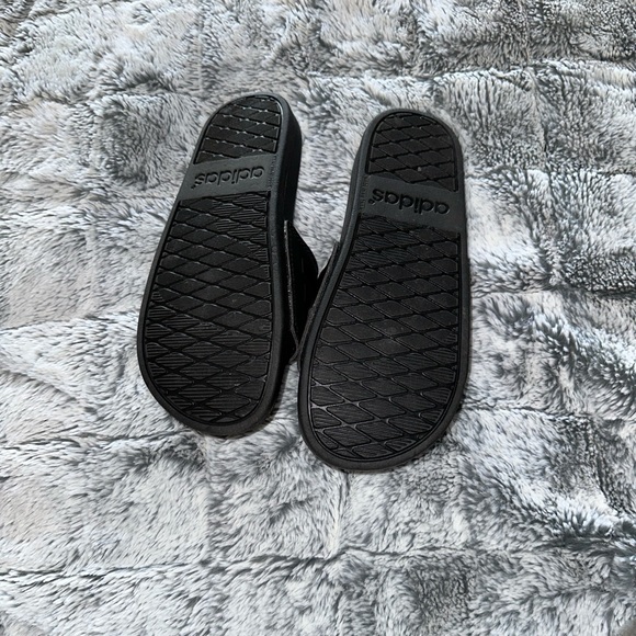 ADIDAS SLIDES 🩴 - Picture 2 of 4